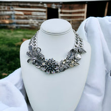 Load image into Gallery viewer, CRISANTE - Black and Silver Flower Statement Necklace
